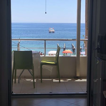 Casa Del Mar Hotel Himare Bagian luar foto