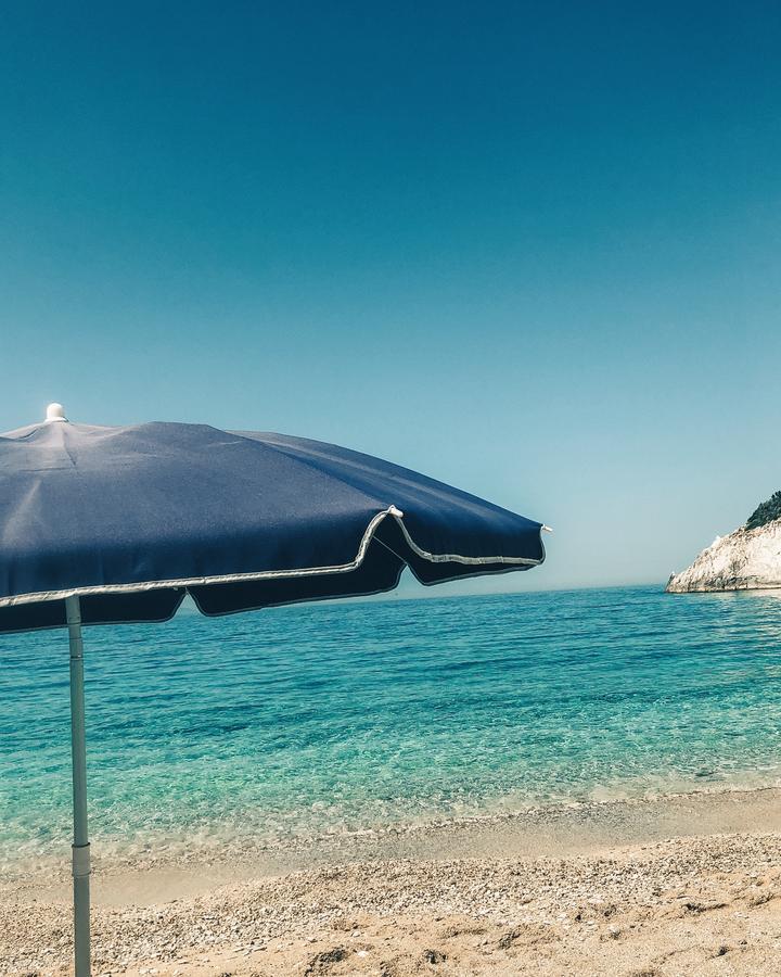Casa Del Mar Hotel Himare Bagian luar foto