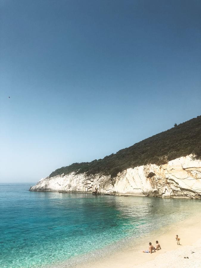 Casa Del Mar Hotel Himare Bagian luar foto