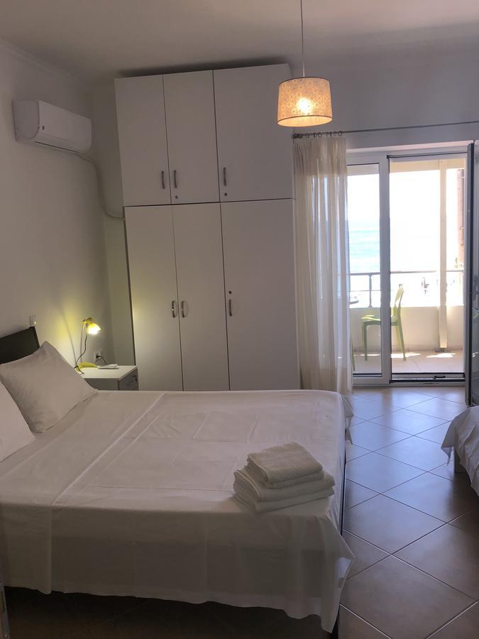 Casa Del Mar Hotel Himare Bagian luar foto